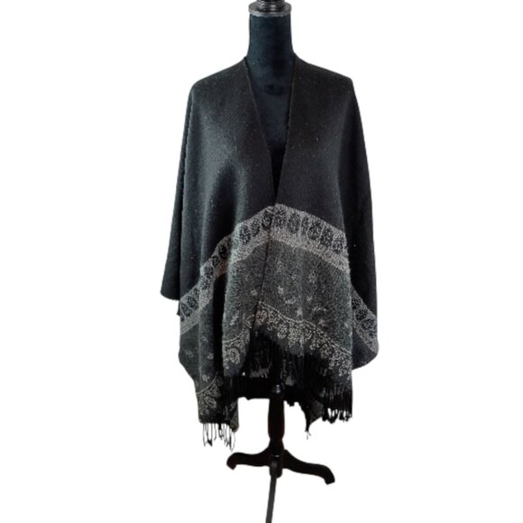 V. FRASS Women's Poncho Wrap Acrylic ONE SIZE Boho Tribal Black Gray Paisley - Picture 2 of 5